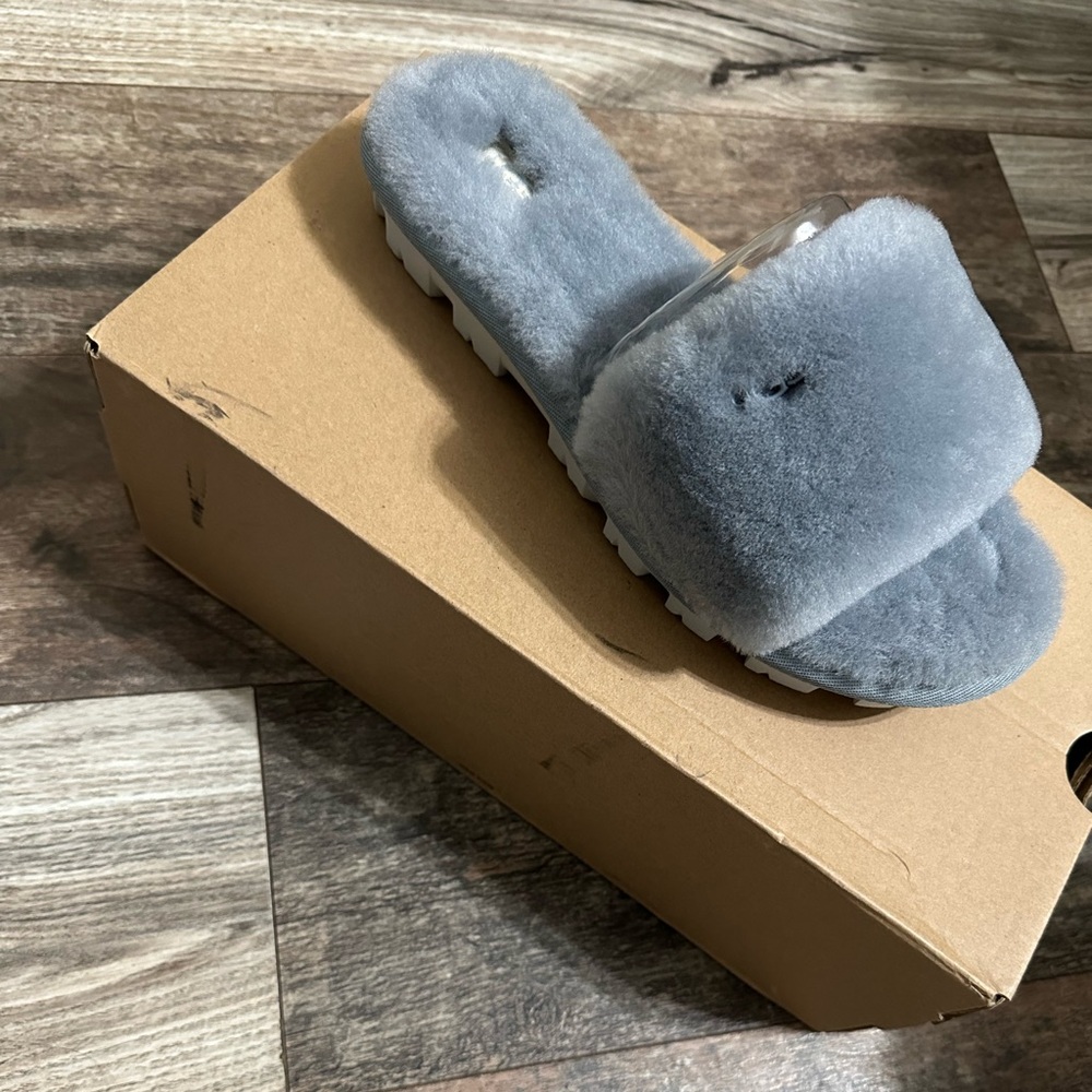 Brand New UGG Cozette Slippers - Size 8 (Gray)